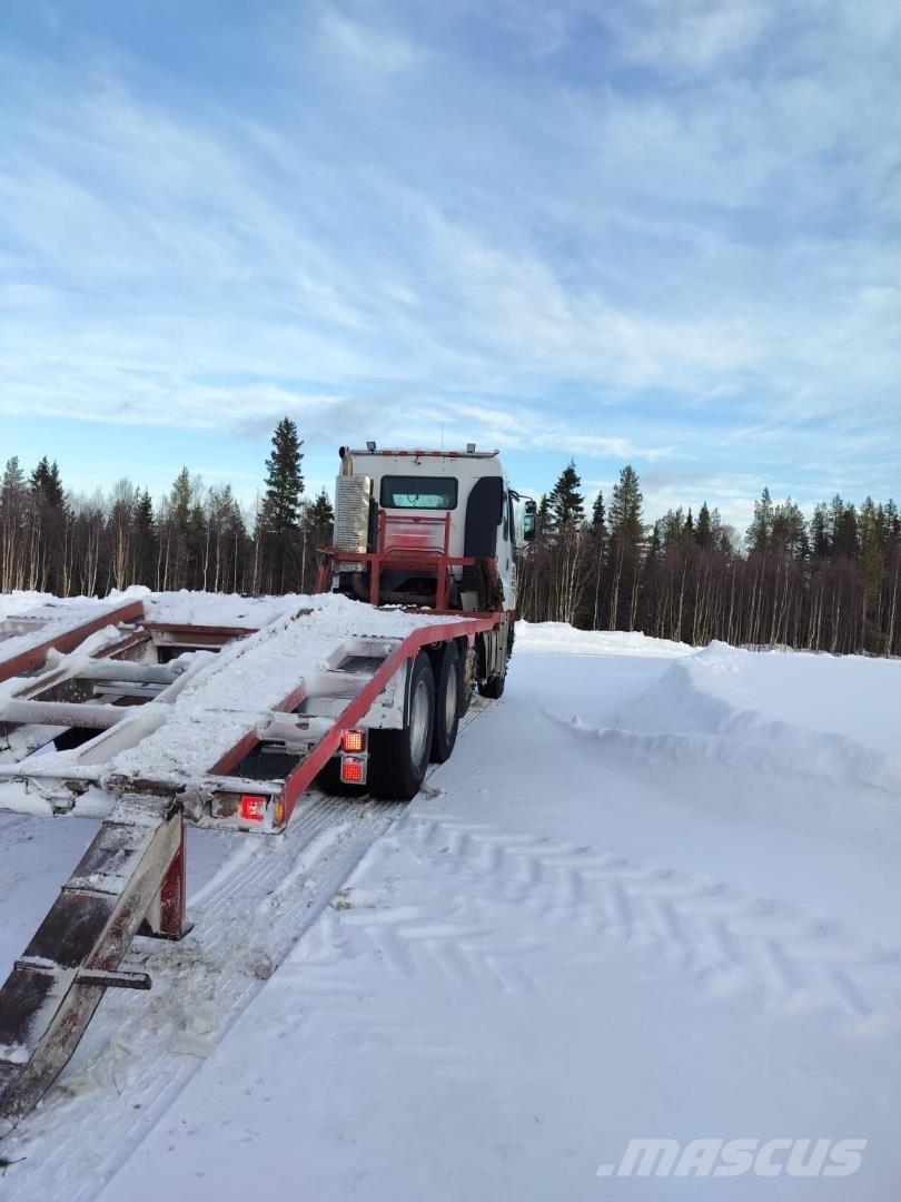 Sisu E13 500HV Camiones portavehículos