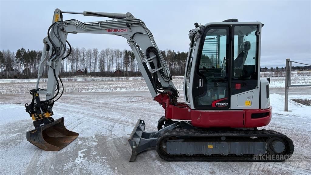 Takeuchi TB257FR Excavadoras sobre orugas