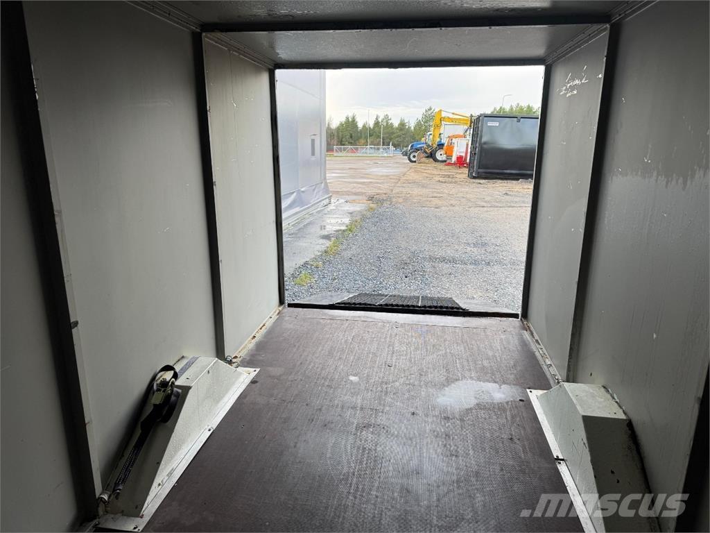  Umpiperäkärry Remolques livianos