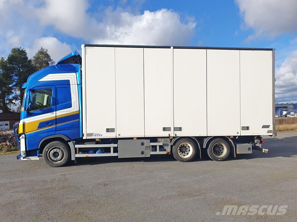 Volvo FH16 6x2 -17 Camiones con caja de remolque