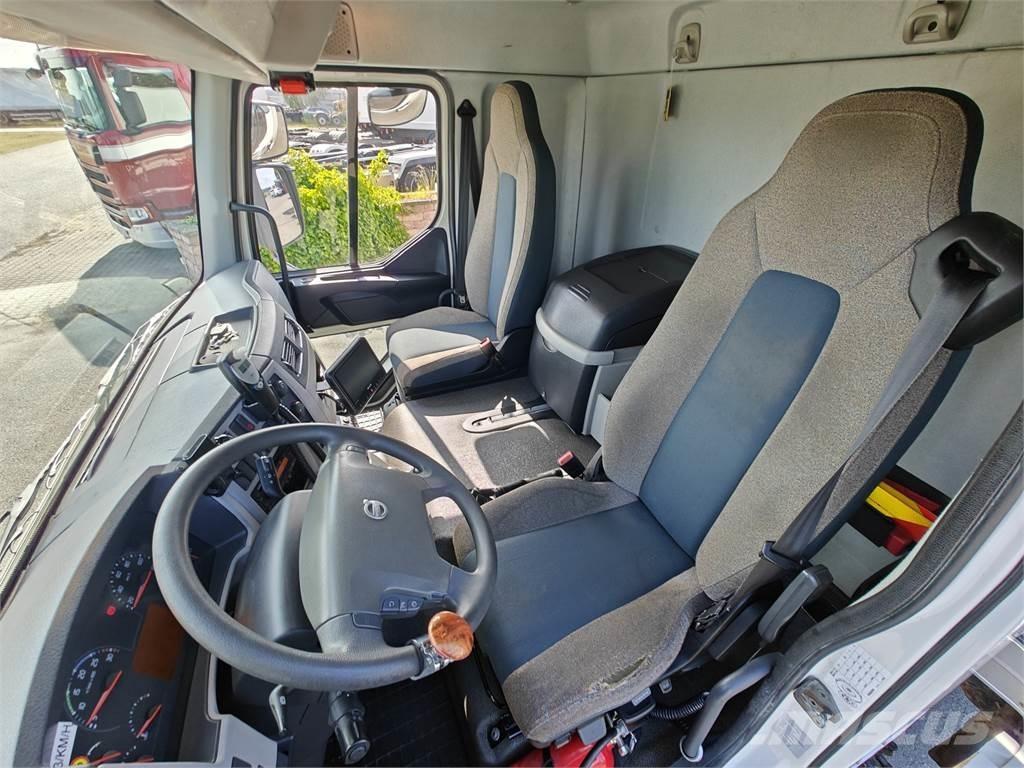 Volvo FL250 Camiones con caja de remolque
