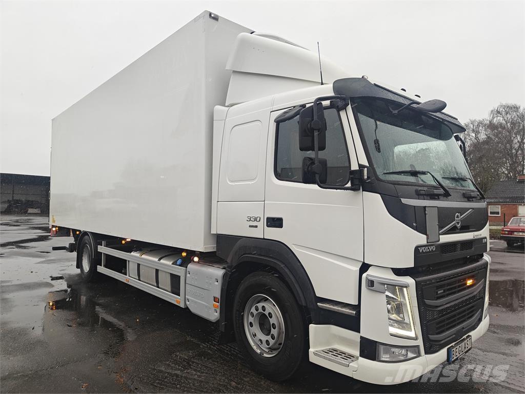 Volvo FM330 Camiones con caja de remolque