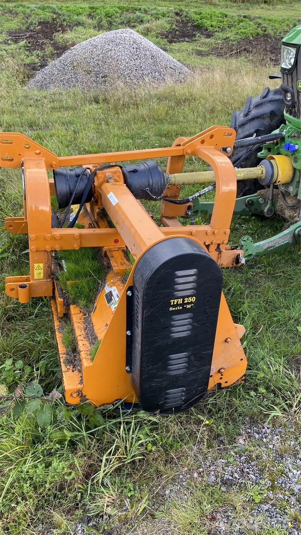 Berti TFH 250 BETESPUTS Segadoras y cortadoras de hojas para pasto