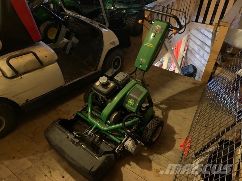 John Deere 220 Tractores corta-césped