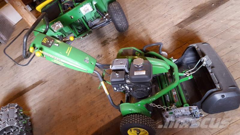 John Deere 220 Tractores corta-césped