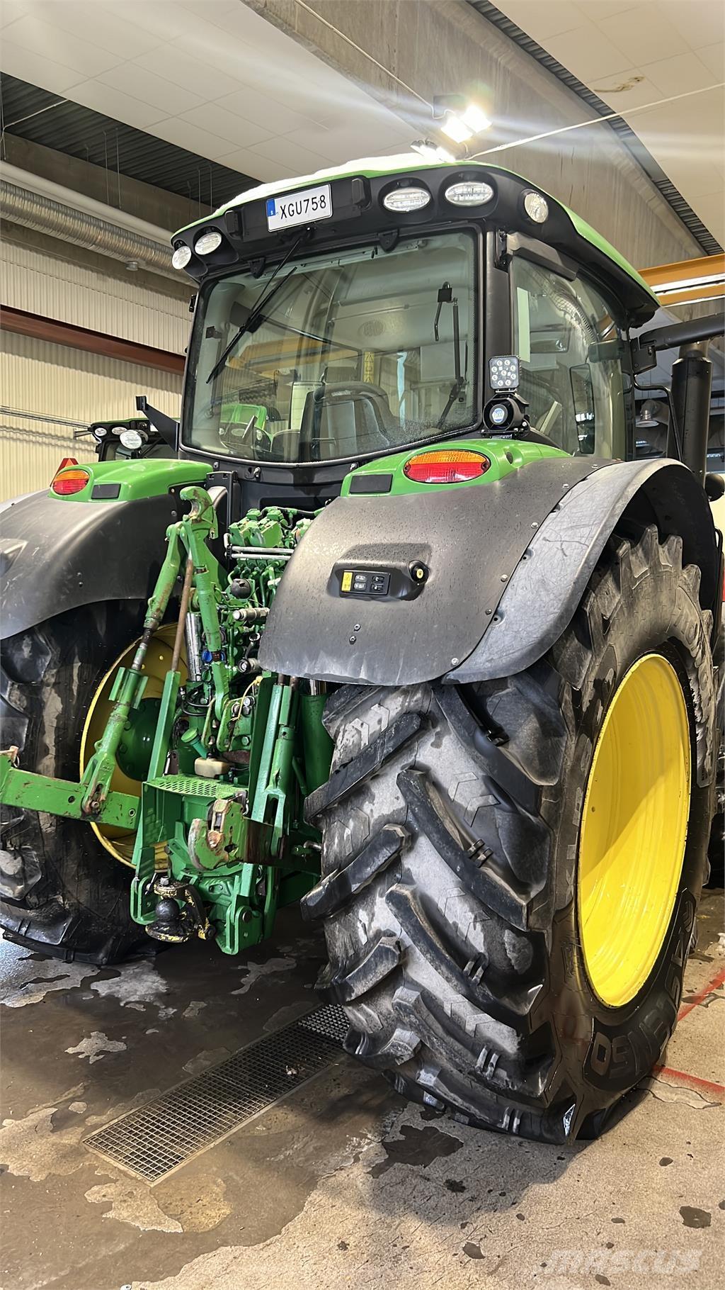 John Deere 6215R Tractores