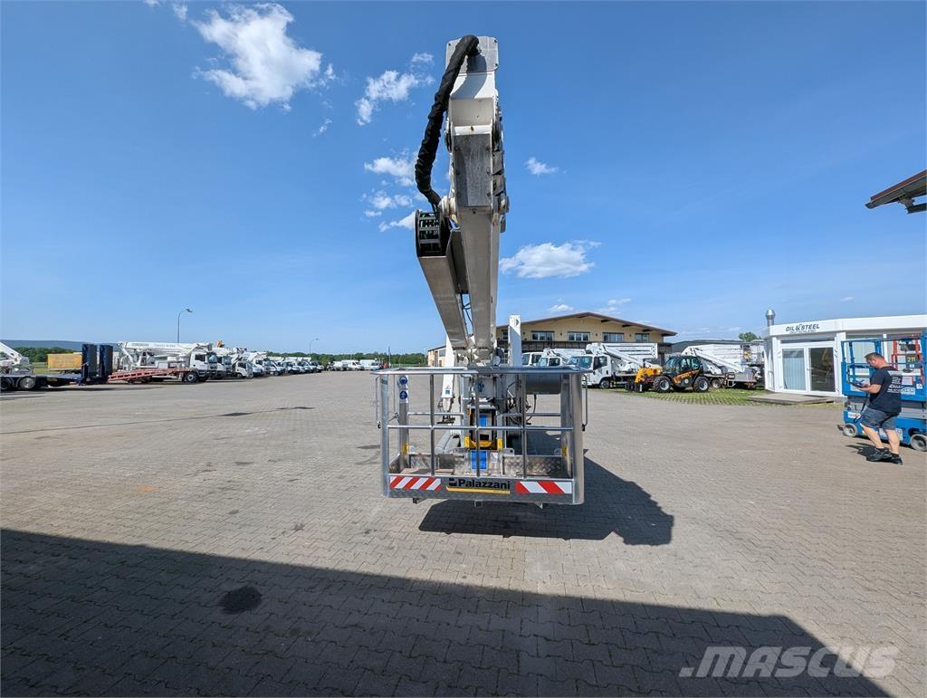 Palazzani XTJ 32 Plataforma elevadora autopropulsada