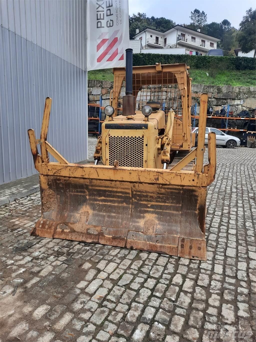 CAT D4E Buldózers tiendetubos