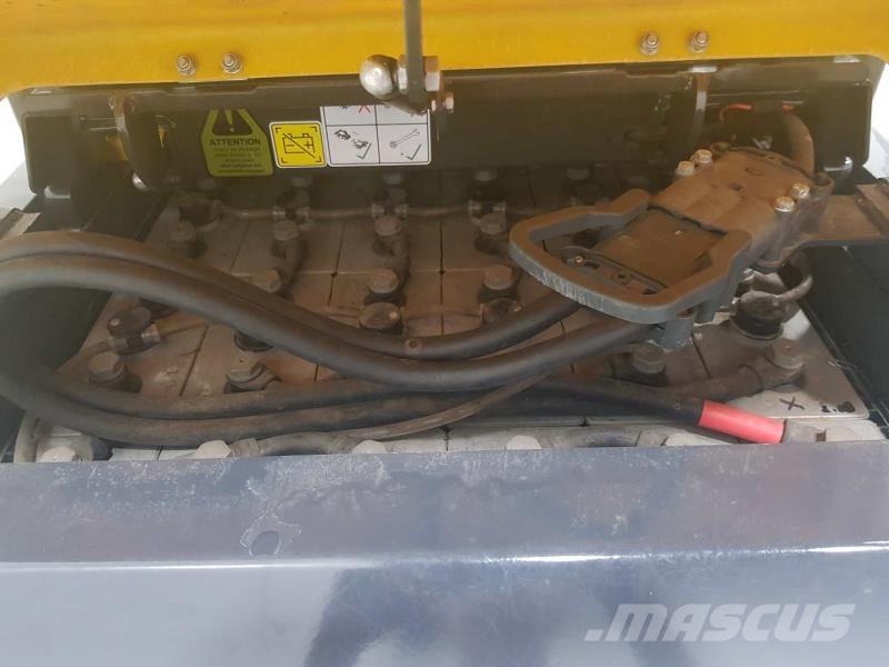 Aisle-Master 15NE RENTAL Montacargas para pasillo estrecho