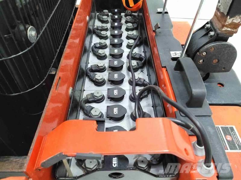 BT LST1350/12 Montacargas manual