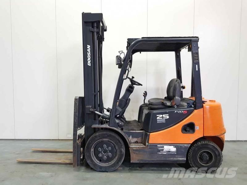 Doosan D25S-5 Camiones diesel