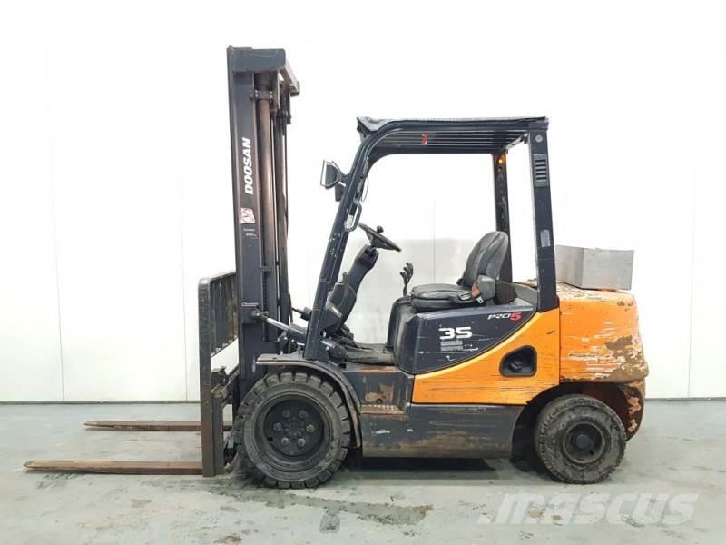 Doosan D35C-5 Camiones diesel