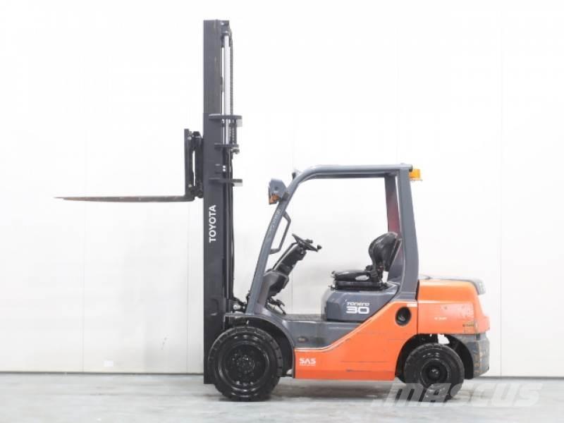 Toyota 02-8FDF30 Camiones diesel