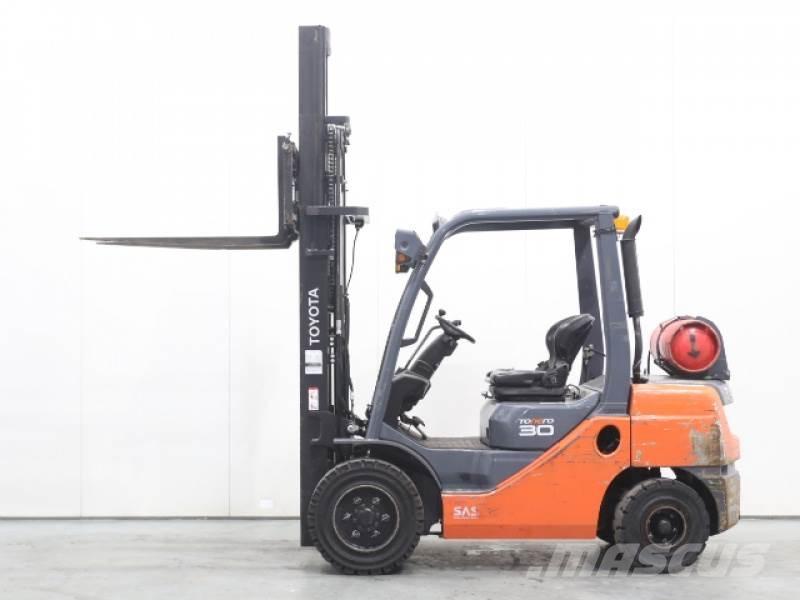 Toyota 02-8FGF30 Camiones LPG