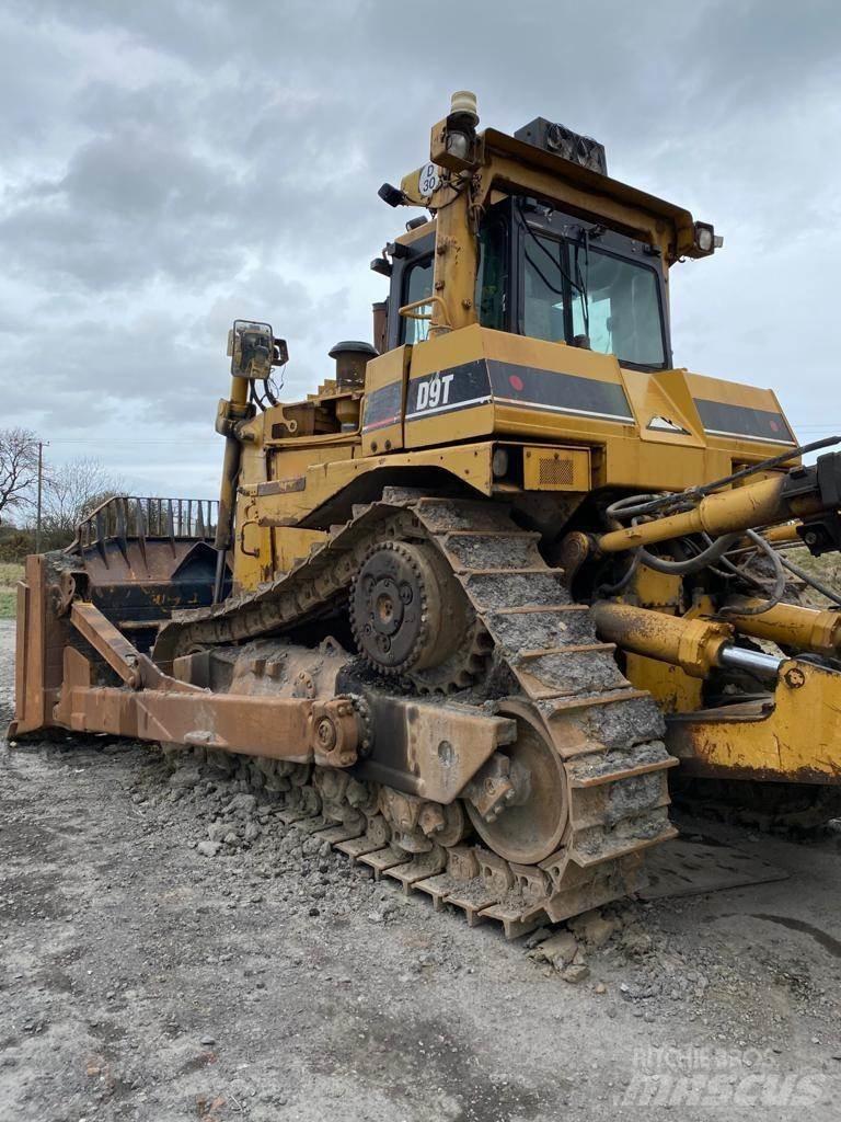 CAT D9T Buldozer sobre oruga