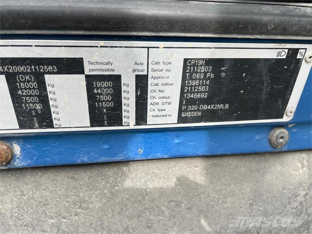 Scania P320 Camiones con caja de remolque