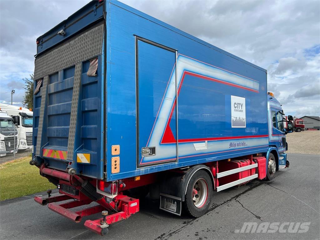 Scania P320 Camiones con caja de remolque