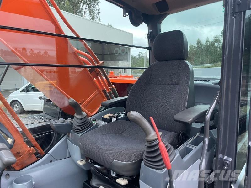 Hitachi ZX210 Excavadoras sobre orugas