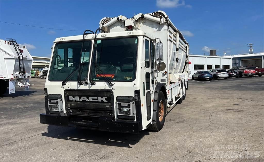 Mack LR613 Camiones con chasís y cabina