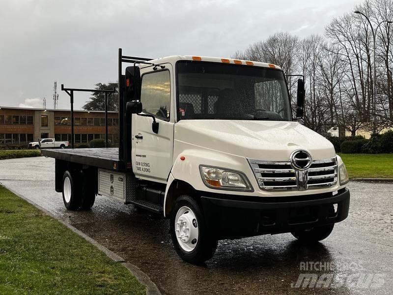 Hino 155 Furgonetas cerradas