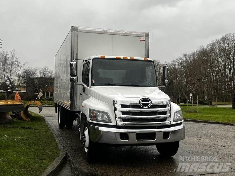 Hino 338 Furgonetas cerradas