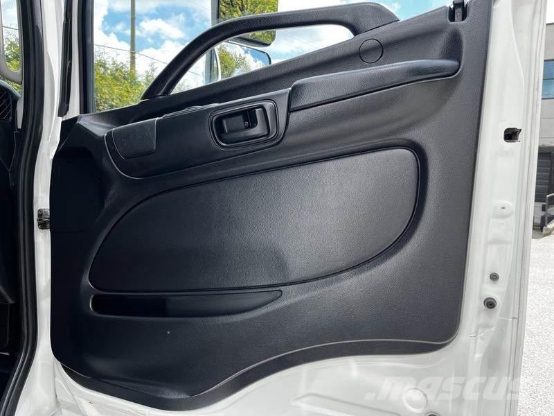 Hino 338 Furgonetas cerradas