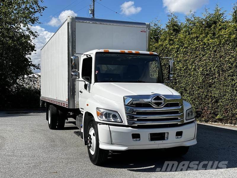 Hino 338 Furgonetas cerradas