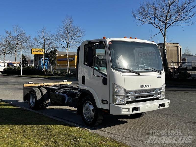 Isuzu NQR Camiones con chasís y cabina