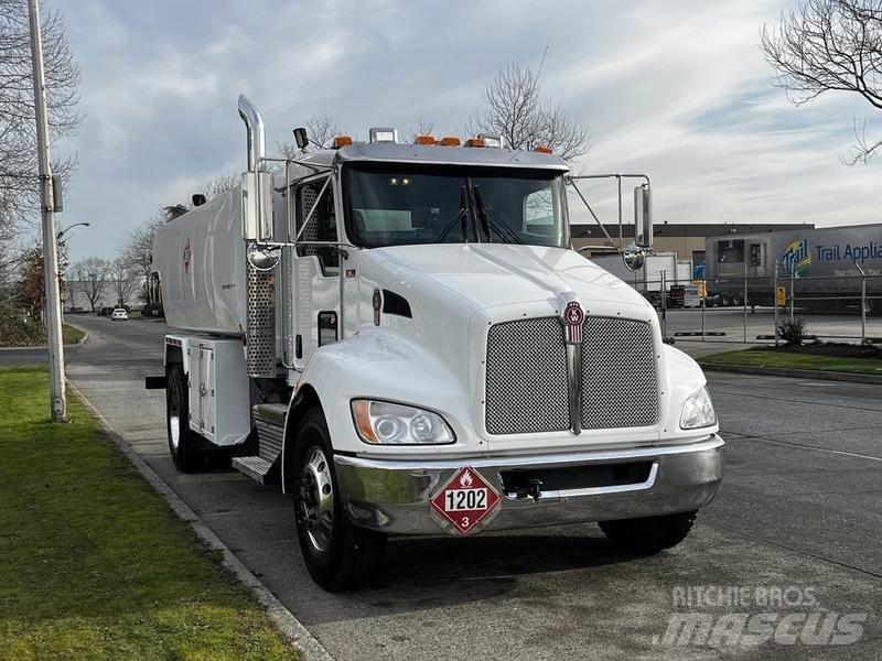 Kenworth T300 Camiones cisternas