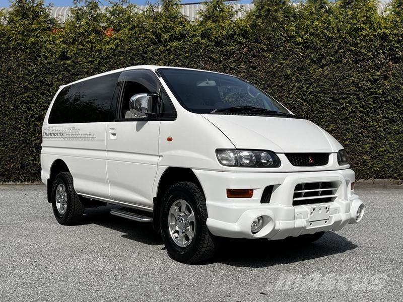 Mitsubishi Delica Carros