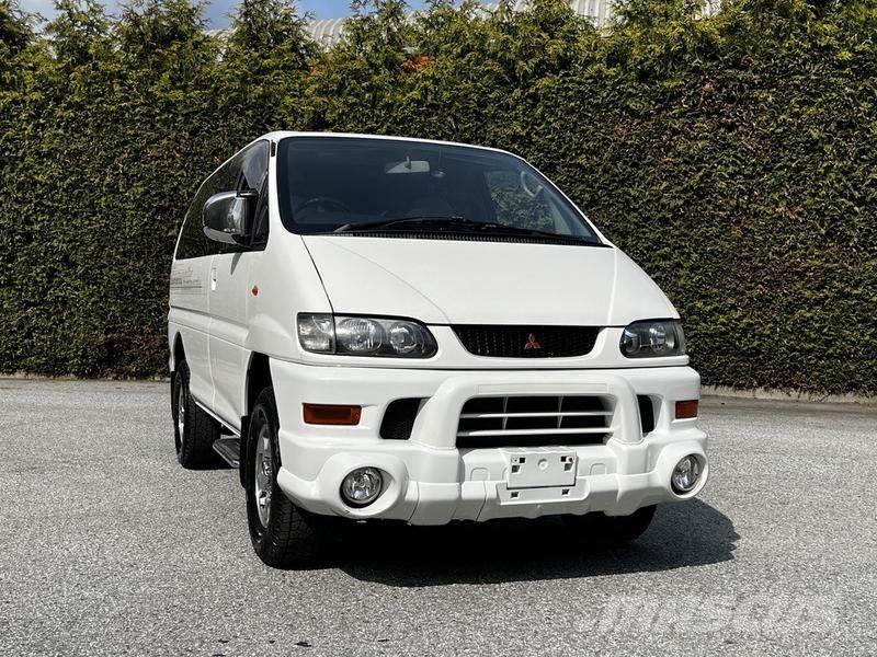 Mitsubishi Delica Carros
