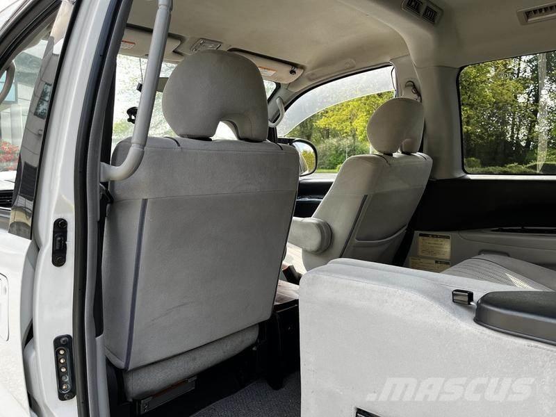 Mitsubishi Delica Carros