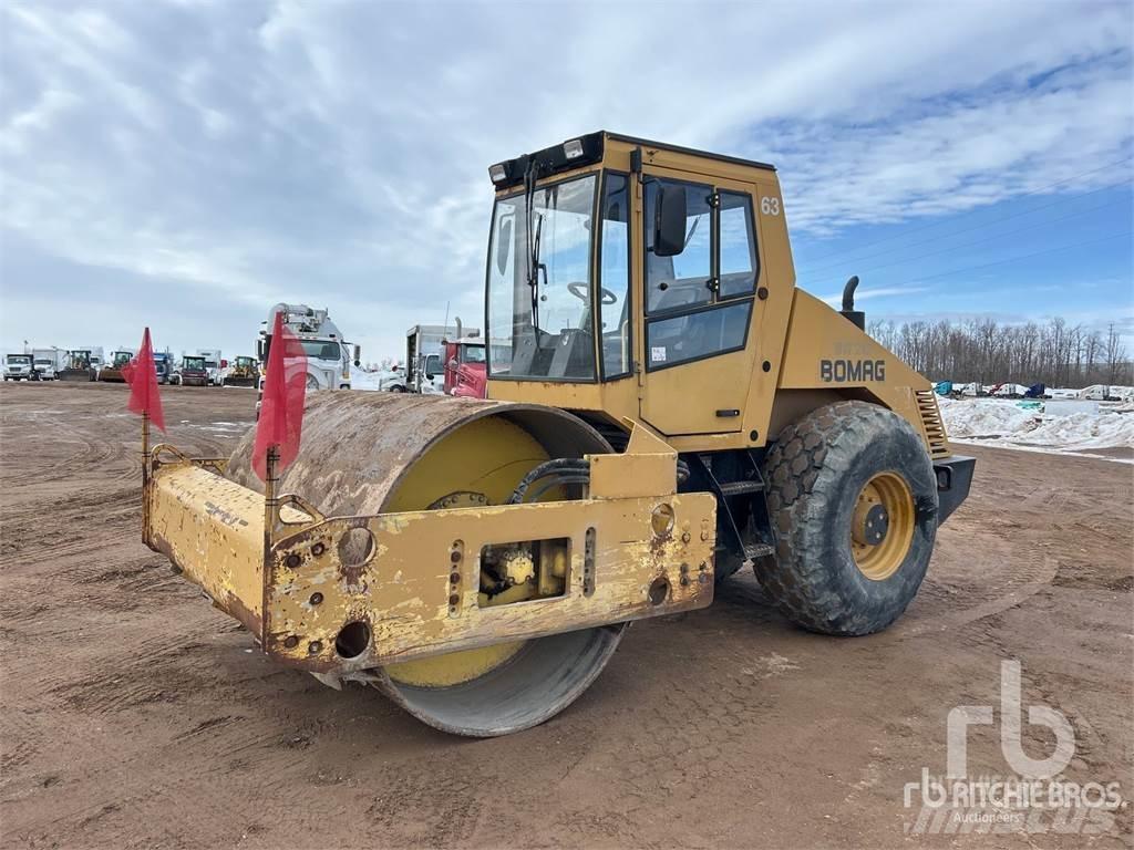 Bomag BW213D Rodillos de doble tambor