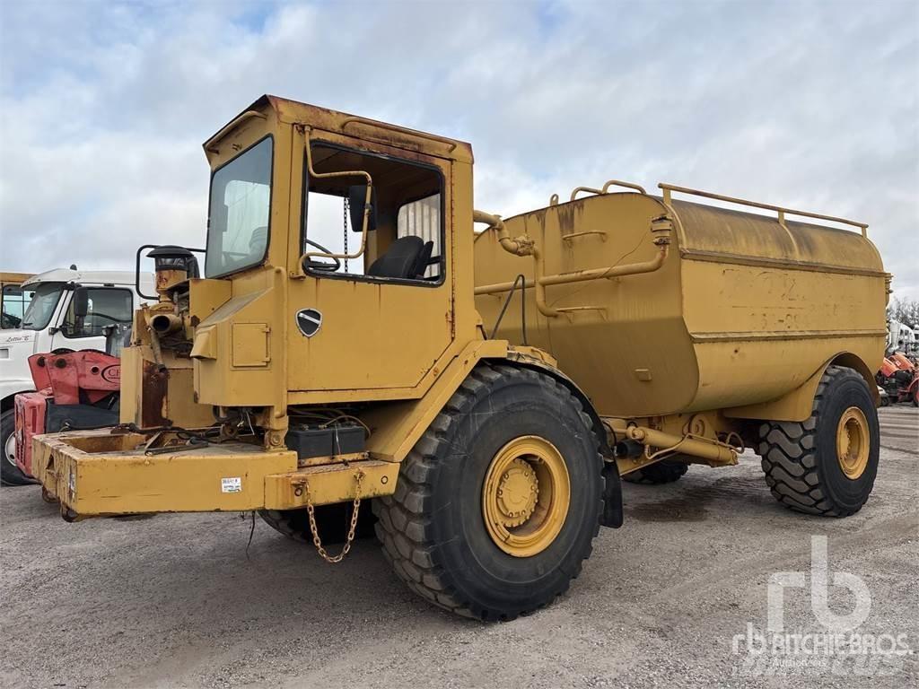 CAT D25C Camiones cisterna