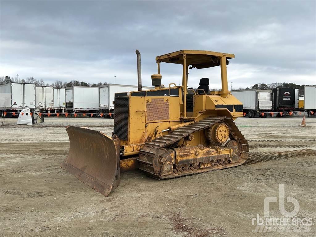 CAT D5M Buldozer sobre oruga