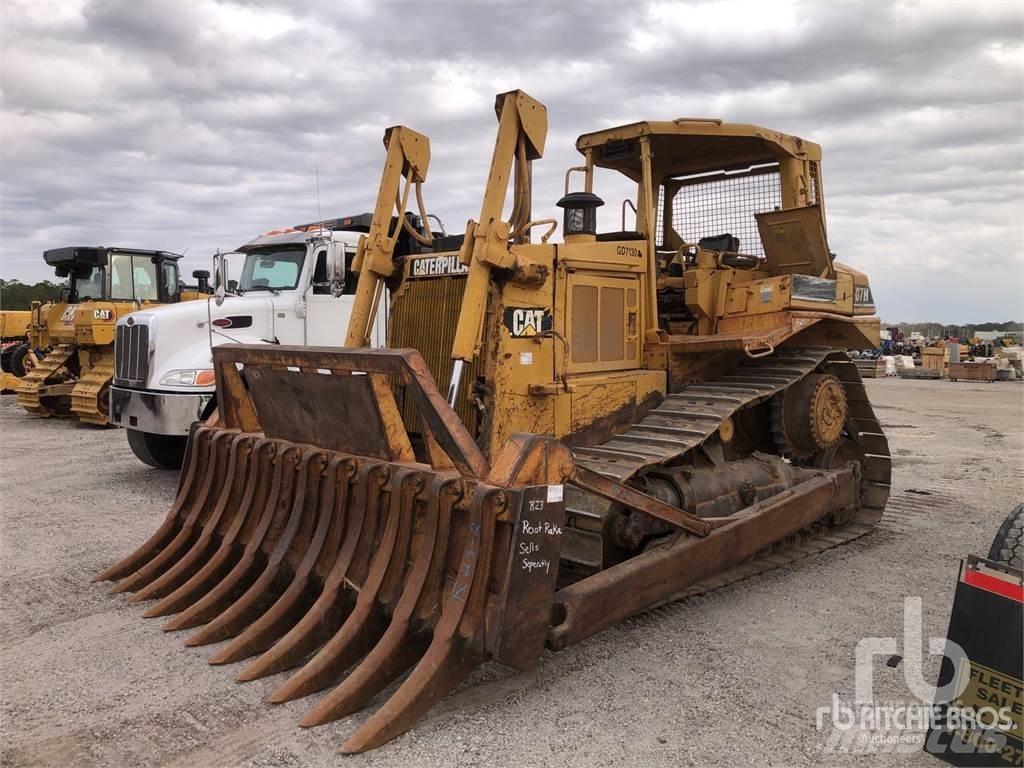 CAT D7H Buldozer sobre oruga