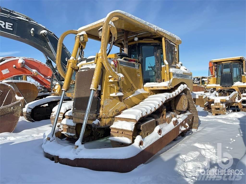 CAT D8T Buldozer sobre oruga