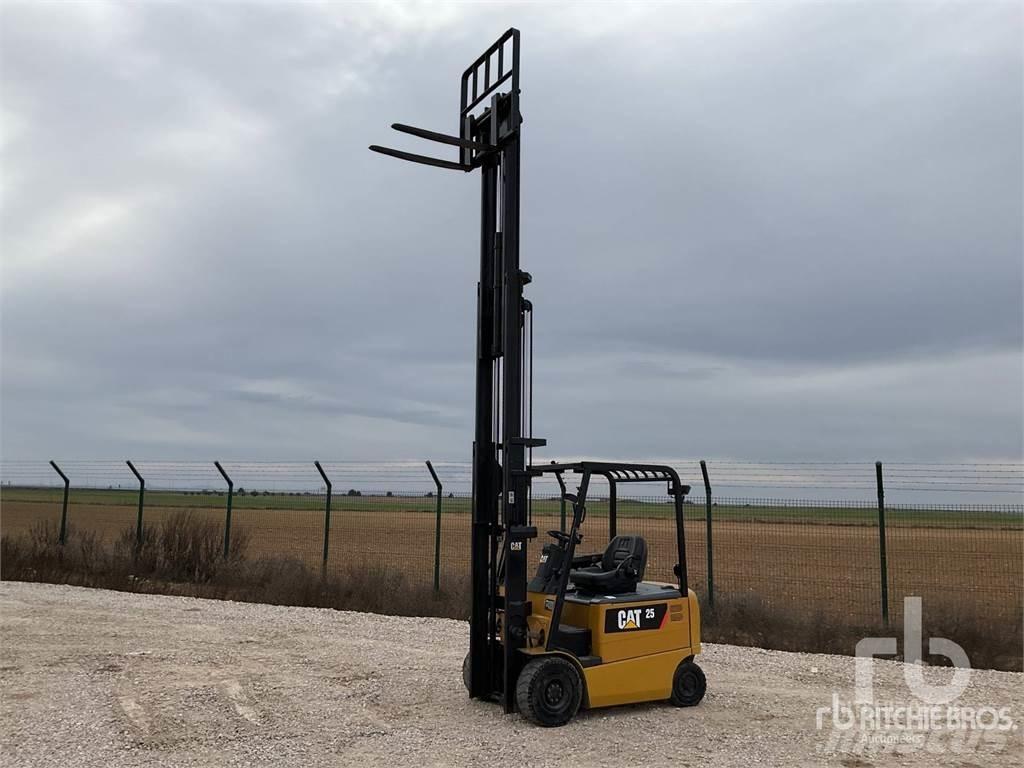 CAT EP25KPAC Camiones diesel