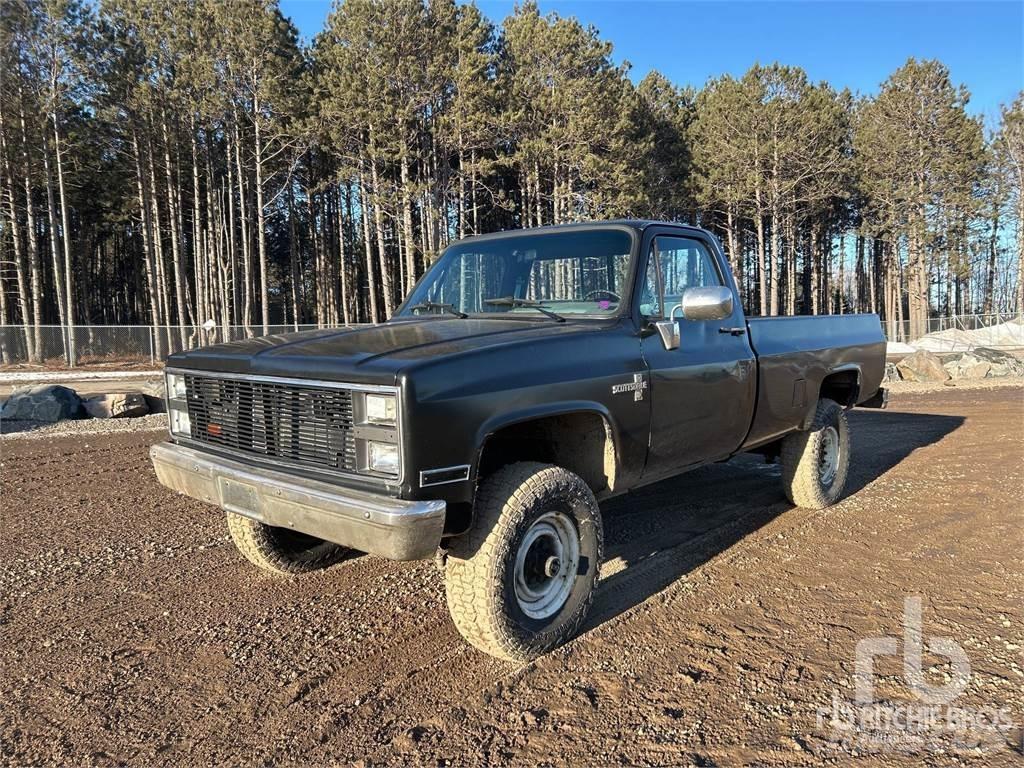 Chevrolet K2500 Caja abierta/laterales abatibles