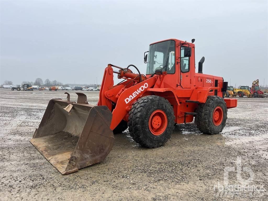 Daewoo D250 Cargadoras sobre ruedas