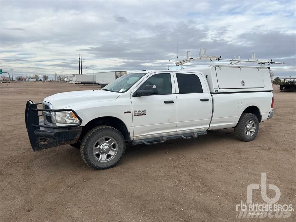 Dodge 3500 Caja abierta/laterales abatibles