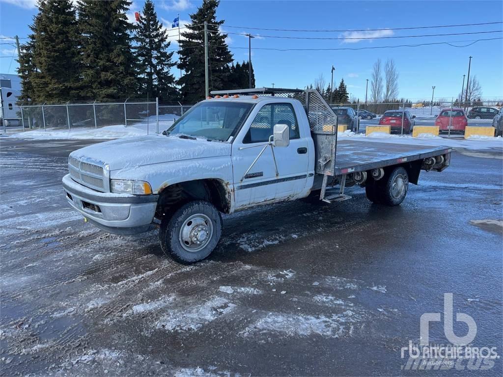 Dodge 3500 Caja abierta/laterales abatibles