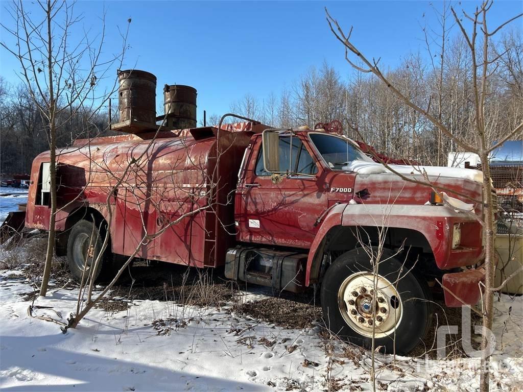 Ford F7000 Camiones cisternas