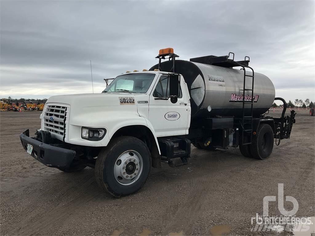 Ford F800 Rociadoras de asfalto