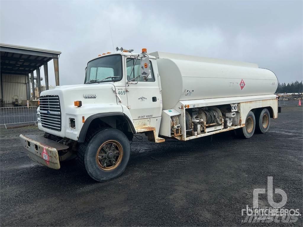 Ford L8000 Camiones cisternas