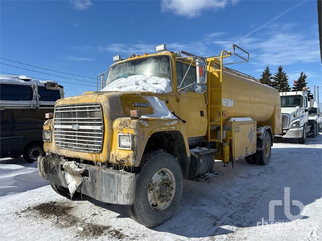 Ford L8000 Camiones cisternas