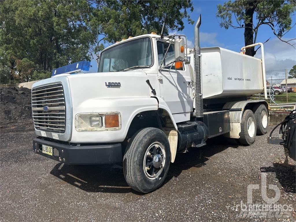 Ford L8000 Camiones cisterna