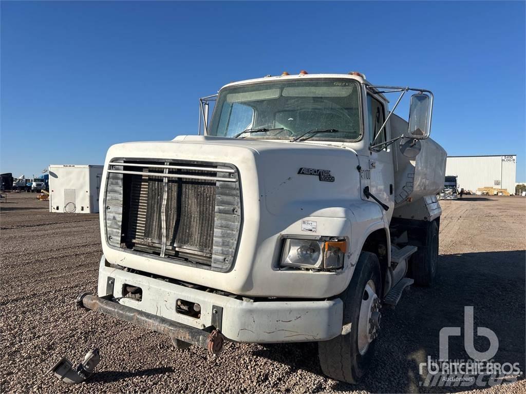 Ford LA9000 Camiones cisterna