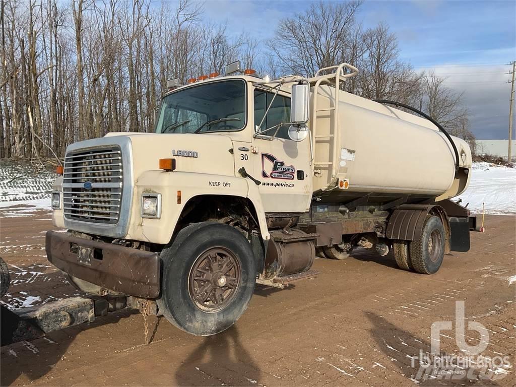 Ford LT8000 Camiones cisterna