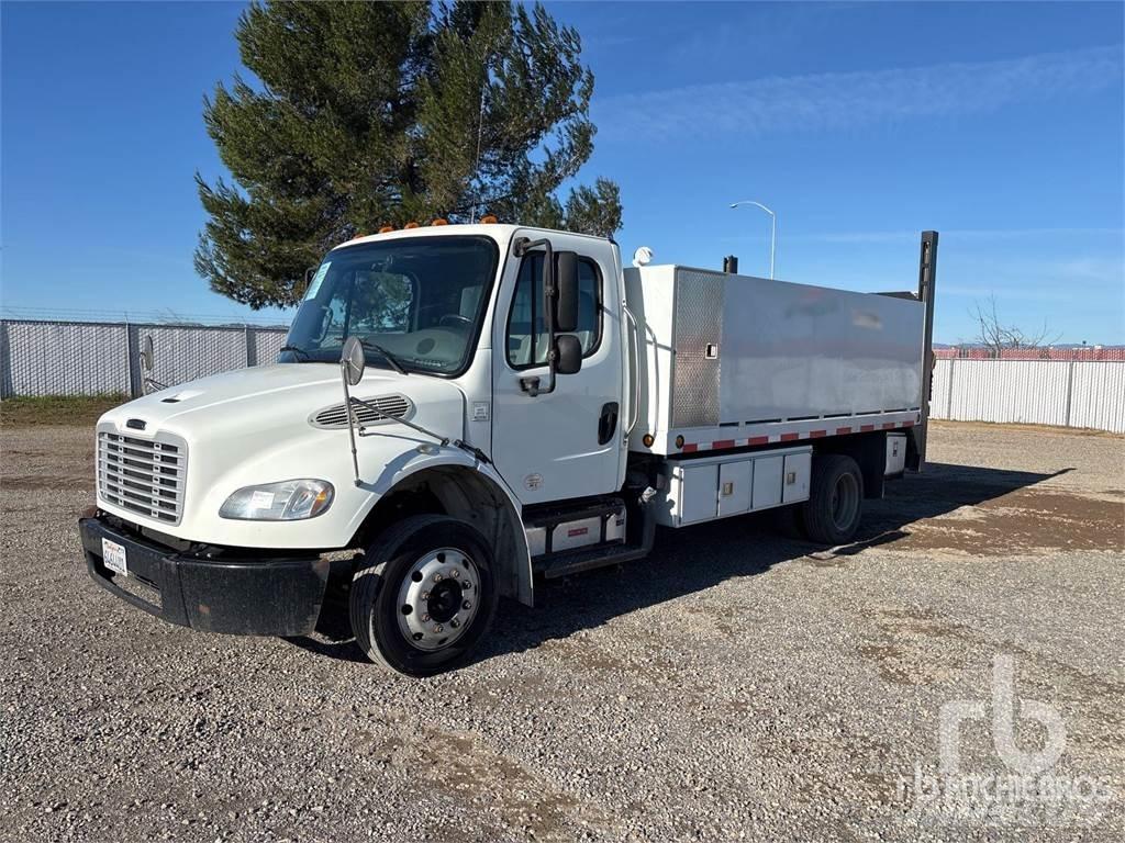 Freightliner M2 Camiones de cama baja